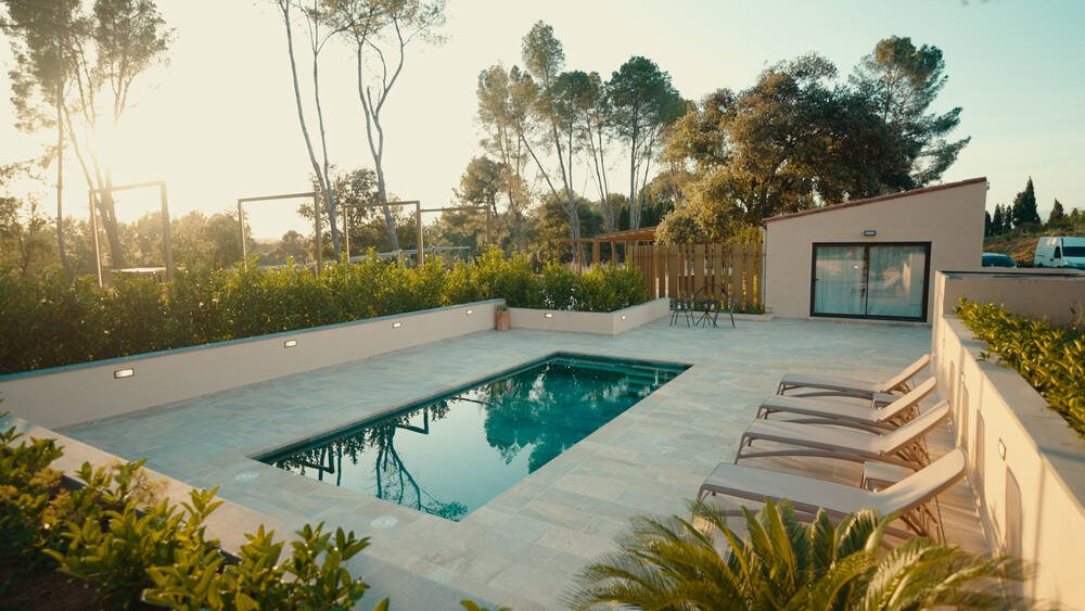 Fotografía inmobiliaria de piscina y exterior, Ca l'Alzina, Alt Empordà